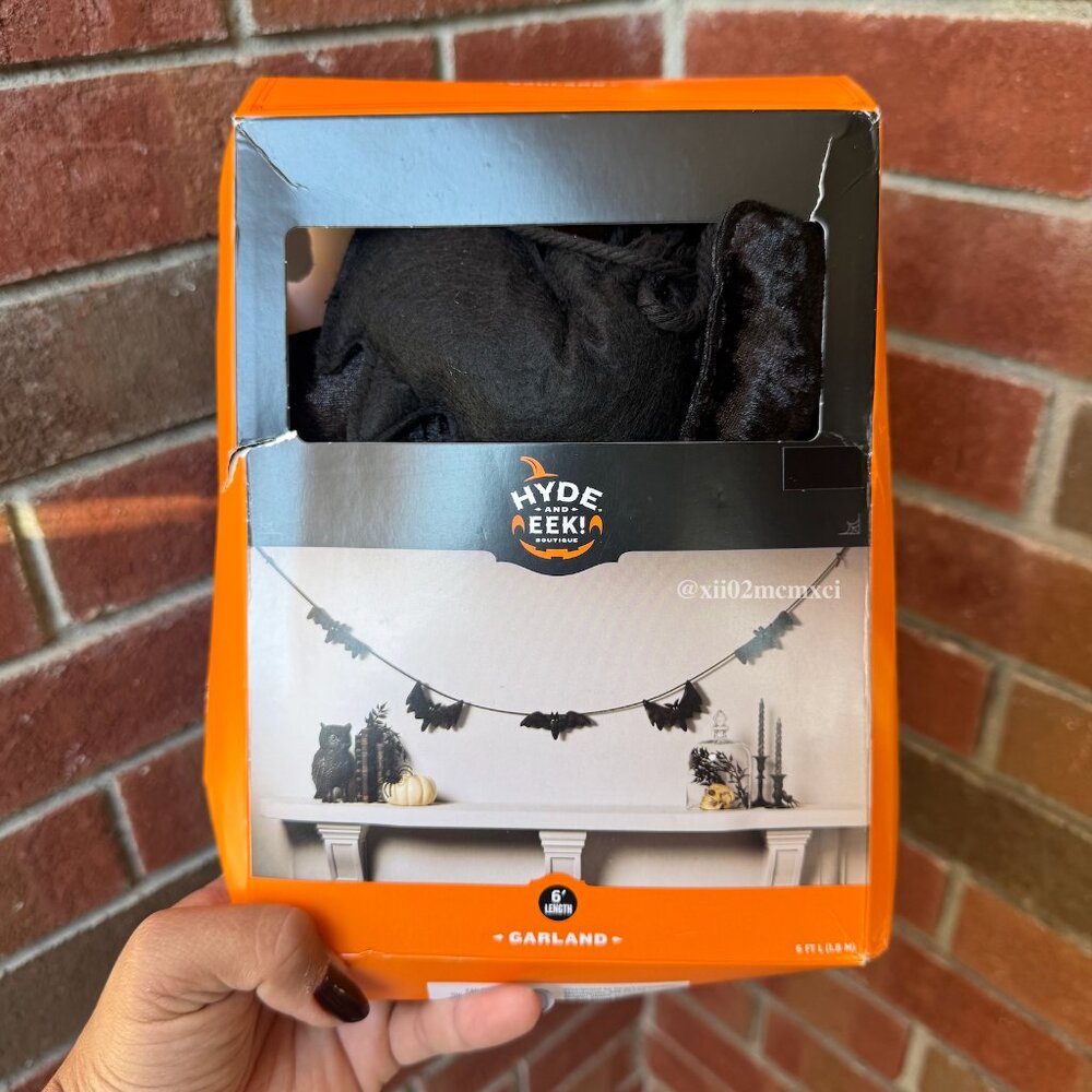 TARGET HYDE & EEK VELVET BAT WALL GARLAND 1CT